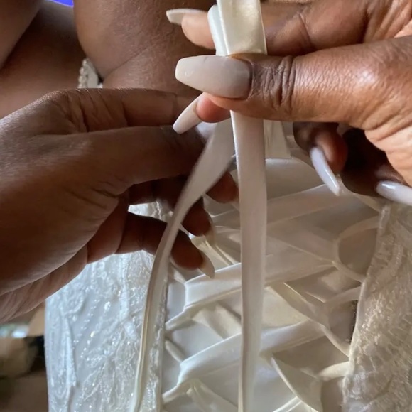 White Wedding/Prom Dress - Picture 4 of 6